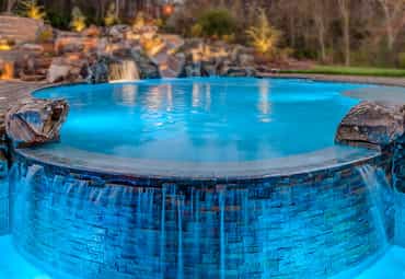 Custom vanishing edge pool